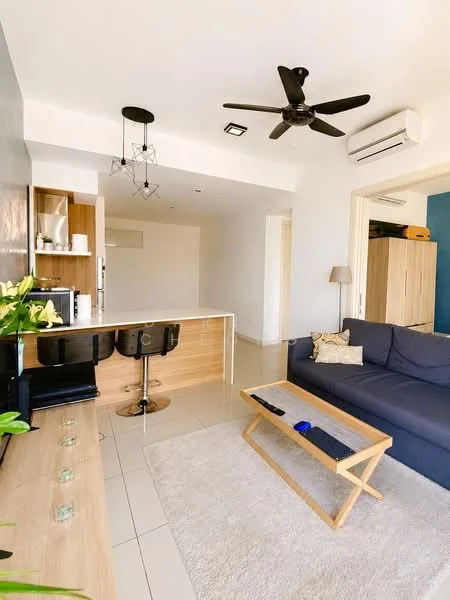 Living features: 3-seater fabric sofa in navy blue, wooden coffee table, area rug, wall-mounted TV, bar counter with two stools, pendant light fixture, 5-blade ceiling fan, wall-mounted air conditioning unit, decorative plant, light-colored walls, tile flooring; style: modern.