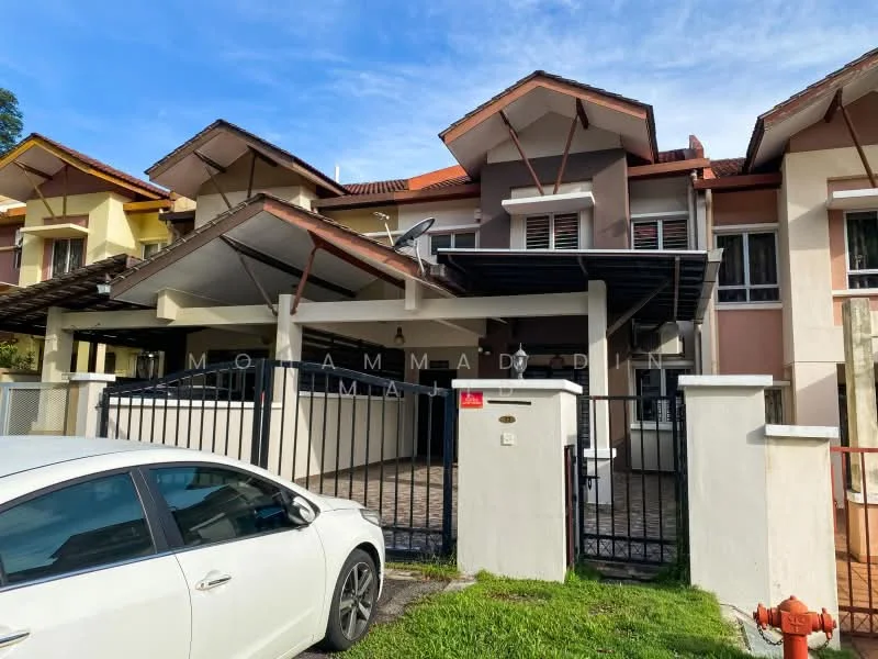 Exterior type: linked terrace house; features: two-storey structure, red tiled roof, cream painted facade, black wrought iron gate, paved driveway, front porch with overhang, multiple gabled roofs, satellite dish on roof, white exterior walls, visible parking space; style: modern.