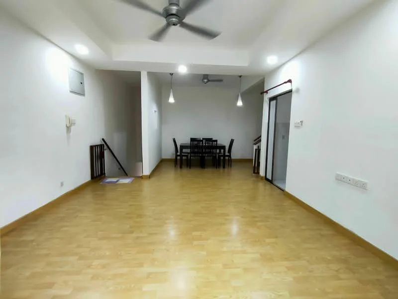 Living features: light wood laminate flooring, white painted walls, recessed downlights, 5-blade ceiling fan, dining table with 6 chairs, sliding glass door, open layout, natural light from windows; style: modern.