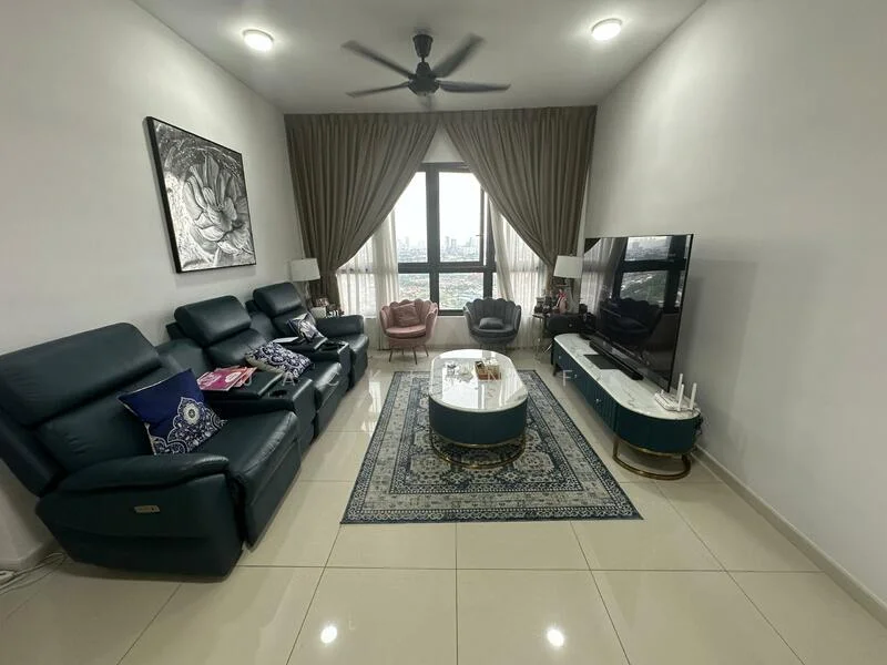 Living features: 3-seater leather sofa in dark green, 2-seater fabric armchair in light pink, coffee table with round marble top, TV console with white finish, wall-mounted flat-screen TV, area rug with geometric pattern, floor-to-ceiling windows, curtains in light beige, ceiling fan with light, recessed downlights, decorative wall art, decorative cushions; style: modern; view: city.