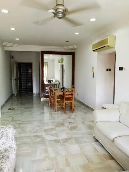 Living features: 5-blade ceiling fan with light, recessed downlights, white painted walls, marble flooring, sofa in white fabric, coffee table, wall-mounted air conditioning unit, mirror on wall, dining table with four chairs, open layout, natural light from windows; style: modern.