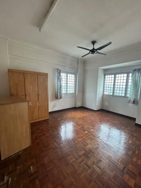 Room features: parquet wood flooring, white painted walls, ceiling fan, two windows with grid pattern, curtains, built-in wardrobe in light wood, high ceiling, natural light.