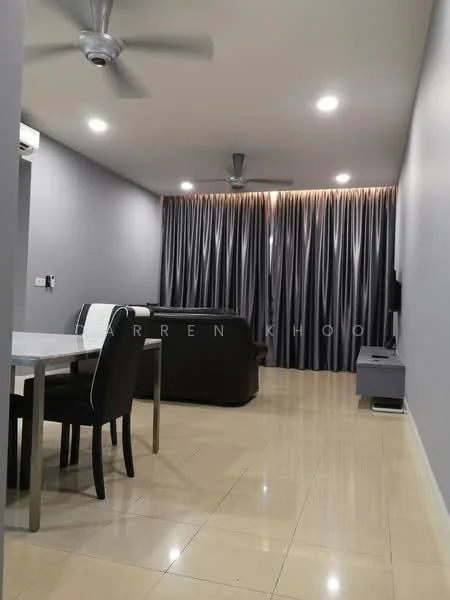 Living features: grey painted walls, glossy tile flooring, 5-blade ceiling fan, sofa in dark brown, TV console, wall-mounted TV, dining table with 4 black chairs, curtains in beige, recessed lighting; style: modern.