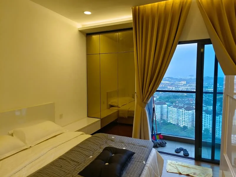 Bedroom features: king-size bed with white bedding, upholstered headboard, floor-to-ceiling windows, curtains in light fabric, built-in wardrobe with mirrored doors, wood flooring, nightstand, decorative throw pillows, area rug, view of city skyline; style: modern; view: city.