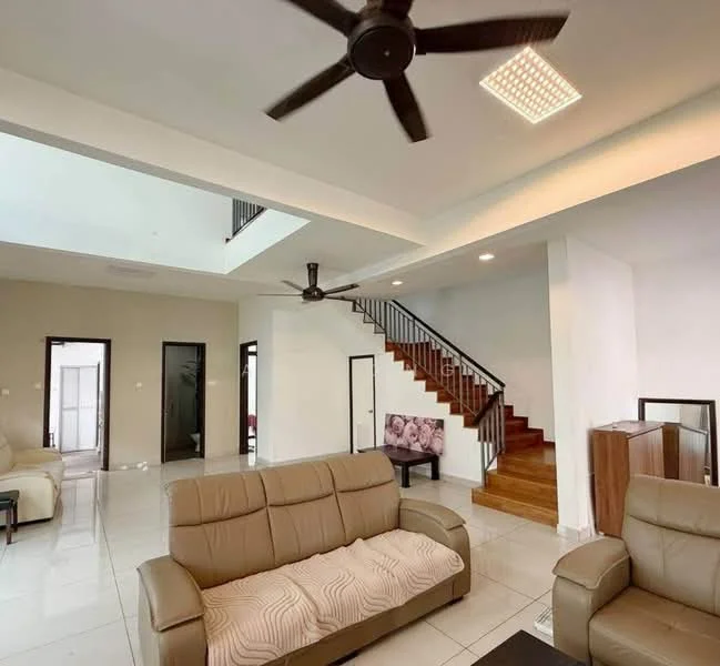 Living features: 5-blade ceiling fan, recessed downlights, cream leather sofa, 2-seater sofa, coffee table, white walls, tile flooring, staircase with wooden steps, open ceiling, large windows, decorative wall art; style: modern.
