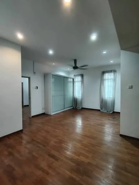 Living features: wooden flooring, white painted walls, recessed downlights, 5-blade ceiling fan, floor-to-ceiling windows, sheer curtains, glass partition, natural light, open layout; style: modern.