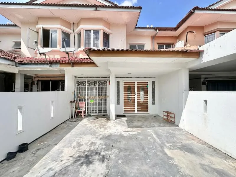 Exterior type: linked terrace house; features: white painted facade, terracotta tiled roof, single-storey, concrete driveway, metal gate, front porch area, exposed brick wall, satellite dish, gravel landscaping, surrounded by walls; style: modern.