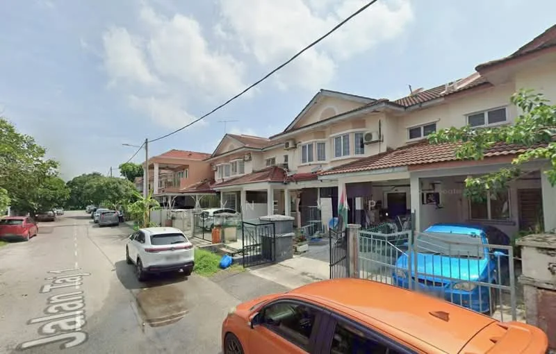 Exterior type: linked terrace house; features: two-storey linked terrace houses, red tiled roof, white painted facade, front porch with car parking, metal gate, visible air conditioning units, manicured front lawns, driveway with interlocking pavers, street view with trees, sidewalk, clear blue sky; style: modern.