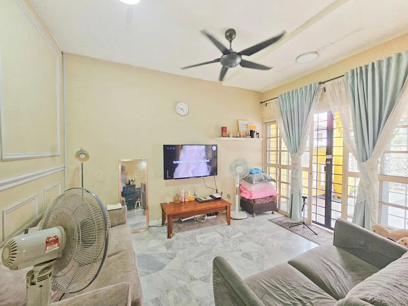Living features: grey fabric sofa, 3-seater sofa, coffee table, wall-mounted TV, ceiling fan, marble flooring, light beige painted walls, curtains in light blue, sliding glass door, floor-to-ceiling windows, mirror, decorative wall clock; style: modern.