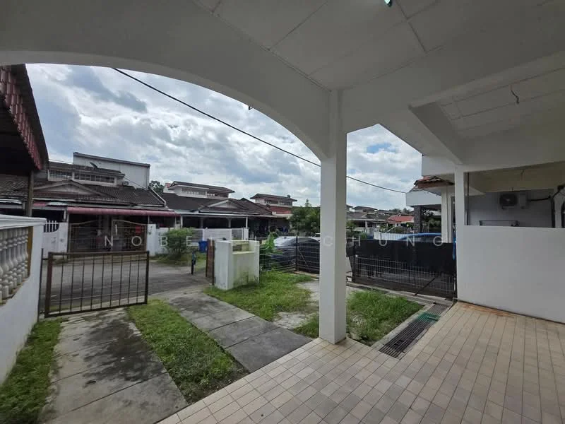 Exterior type: linked terrace house; features: arched entrance, paved walkway, manicured lawn, fenced yard, single-storey structure, surrounding residential area, open space in front, visible car parking area; style: modern.