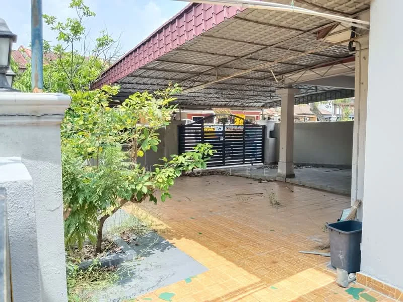 Exterior type: linked terrace house; features: covered car porch, tiled flooring, metal gate, fenced perimeter, landscaped area with small tree, concrete walls, roof with metal sheeting, open space, drainage system visible; style: modern.