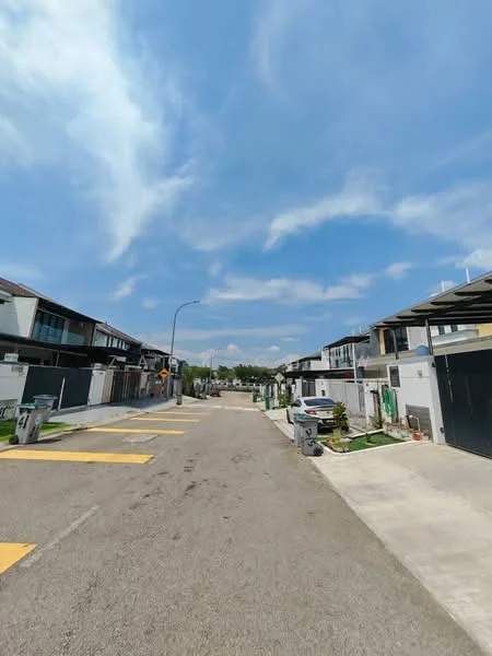 Exterior type: linked terrace house; features: paved road, street signage, residential parking spaces, manicured landscaping, fenced properties, two-storey houses, driveways, visible garages, clear blue sky, sunny weather; style: modern.