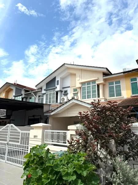 Exterior type: linked terrace house; features: two-storey building, white painted facade, large windows with green frames, gabled roof, manicured garden in front, paved walkway, air conditioning units visible, balconies on upper floor, decorative plants in garden; style: modern.