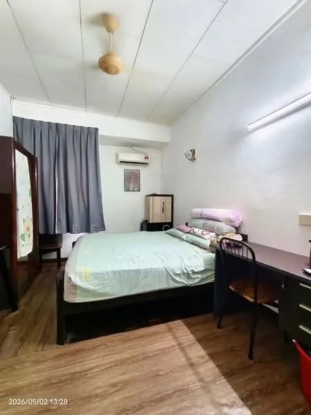 Bedroom features: queen-size bed with green bedding, wooden bed frame, 2 bedside pillows, ceiling fan, wall-mounted air conditioning unit, grey curtains, wooden wardrobe, desk with chair, laminate flooring, wall-mounted light fixture; style: minimalist.