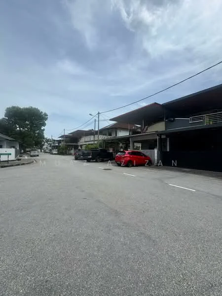 Exterior type: linked terrace house; features: two-storey linked terrace houses, flat roof, black painted facade, overhanging eaves, driveway with parking spaces, surrounded by greenery, street lighting, paved road; style: modern.