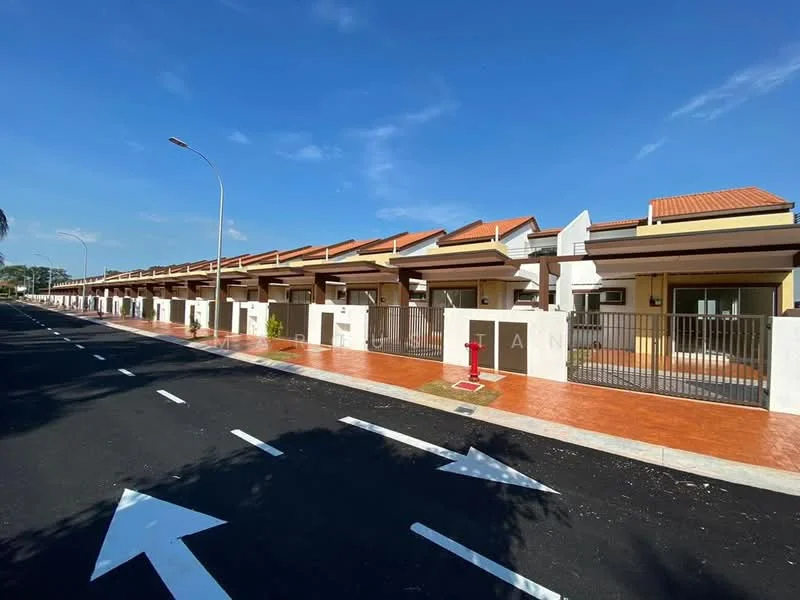 Exterior type: linked terrace house; features: single-storey, red tiled roof, cream painted facade, manicured walkway, front yard with low fence, paved driveway, street lighting, clear blue sky, asphalt road, sidewalk with directional arrows; style: modern.