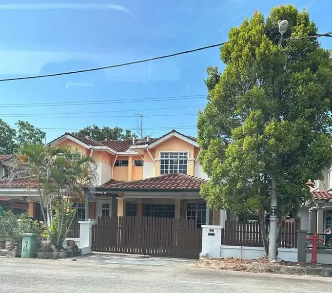 Exterior type: linked terrace house; features: orange painted facade, brown tiled roof, wooden fence, manicured lawn, mature trees, paved driveway, front porch, garden area with plants; style: modern.