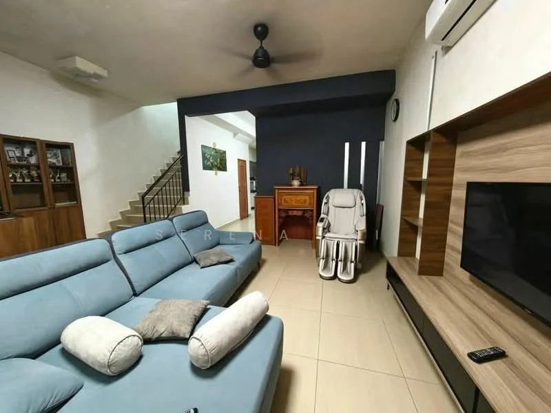 Living features: 3-seater fabric sofa in light blue, 2 decorative cushions, wall-mounted TV, wooden TV console, light-colored tiled flooring, ceiling fan, recessed lighting, decorative wall with dark paint, open staircase in background, wooden side table, framed artwork on wall; style: modern.