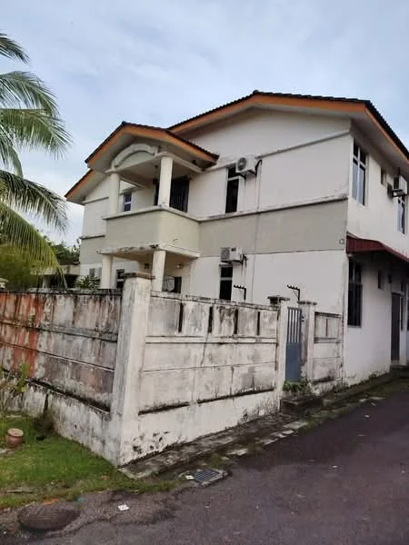 Exterior type: semi-detached house; features: white painted facade, two-storey structure, red tiled roof, balcony on the upper floor, multiple wall-mounted split AC units, fenced front yard, concrete wall with gate, paved walkway, surrounded by greenery; style: modern.