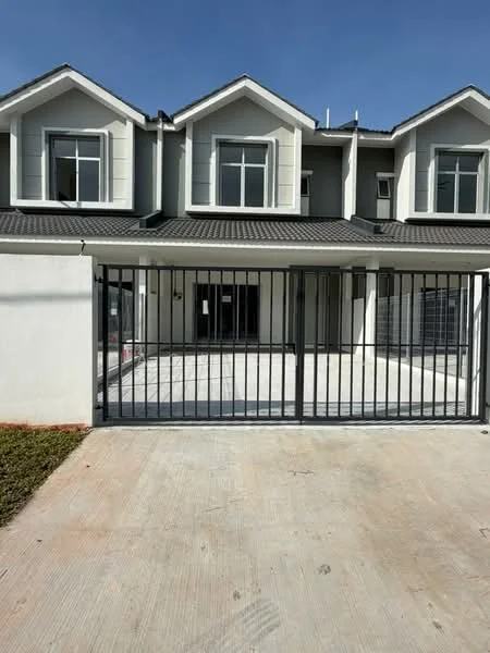Exterior type: linked terrace house; features: grey metal gate, white painted facade, gabled roof, two-storey structure, large windows with grid pattern, concrete driveway, manicured lawn, front porch area; style: modern.