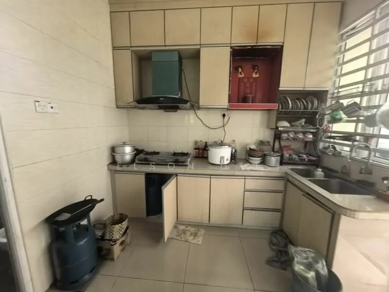 Kitchen features: light wood cabinetry, stainless-steel gas hob with 4 burners, built-in oven, stainless-steel range hood, double-bowl stainless-steel sink, chrome pull-down faucet, ceramic tile backsplash, grey tiled flooring, open shelving, microwave, rice cooker, various kitchen utensils and dishes; style: modern.