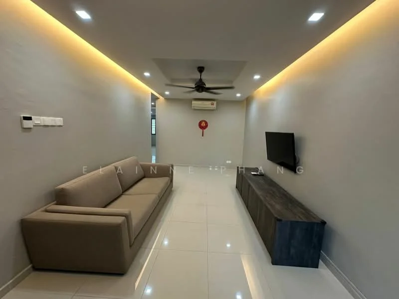 Living features: 3-seater fabric sofa in beige, wall-mounted TV, TV console in dark wood, white painted walls, polished ceramic tile flooring, recessed LED downlights, ceiling fan, air conditioning unit, decorative wall with accent lighting; style: modern.
