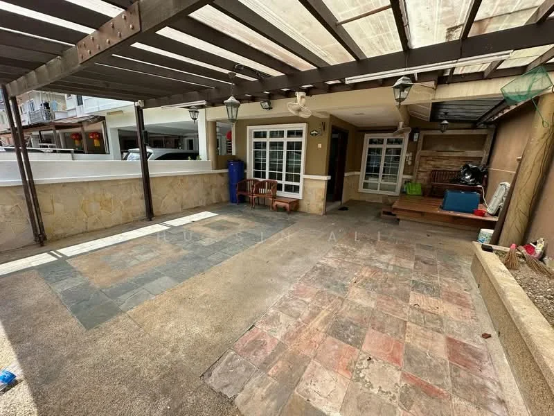 Exterior type: linked terrace house; features: covered car porch, stone-paved flooring, wooden bench, outdoor ceiling fan, wall-mounted lights, exposed beams, manicured garden area, access to main entrance, sliding glass door, window with grille, decorative stone wall; style: modern.