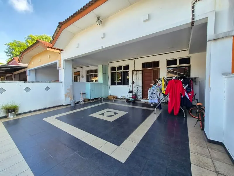 Exterior type: linked terrace house; features: paved driveway with geometric pattern, covered car porch, white painted facade, wooden front door, large windows, manicured plants in pots, bicycle parked, clothes drying rack, outdoor storage cabinets, surrounded by greenery; style: modern.