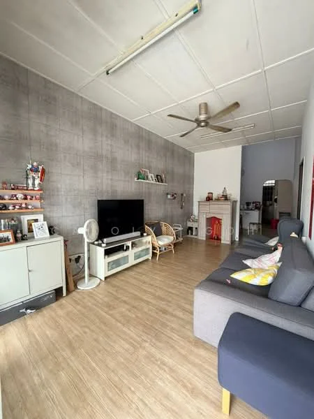 Living features: grey accent wall, wooden flooring, 5-blade ceiling fan, wall-mounted TV, TV console, 2-seater fabric sofa in grey, 3-seater fabric sofa with colorful throw pillows, rattan chairs, decorative shelves with photos, floor fan, area rug; style: modern.
