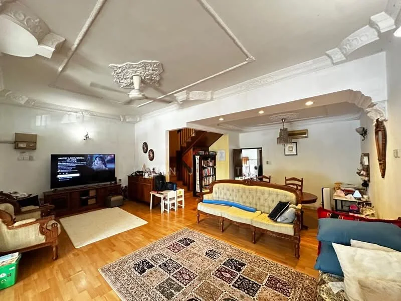 Living features: wooden flooring, white painted walls, tray ceiling with decorative moulding, 5-blade ceiling fan, wall-mounted TV, TV console, sofa with upholstery, coffee table, area rug with geometric pattern, bookshelf, staircase in background, decorative wall art, dining table with chairs; style: traditional.