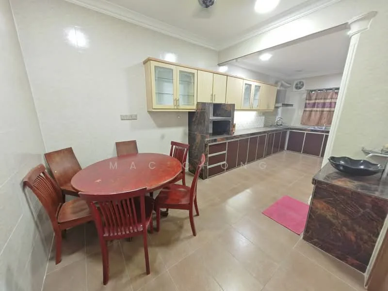 Kitchen features: brown wooden cabinetry with glass-front upper cabinets, black countertop, stainless-steel sink, chrome pull-down faucet, built-in microwave, freestanding range oven, ceramic tile flooring, white painted walls, recessed downlights, dining table with round top, 4 wooden dining chairs, pink area rug; style: modern.