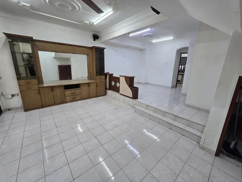 Living features: white painted walls, ceramic tile flooring, tray ceiling with decorative molding, ceiling fan, built-in wooden cabinetry with drawers, open layout, step-up area, natural light from windows, neutral color scheme; style: modern.