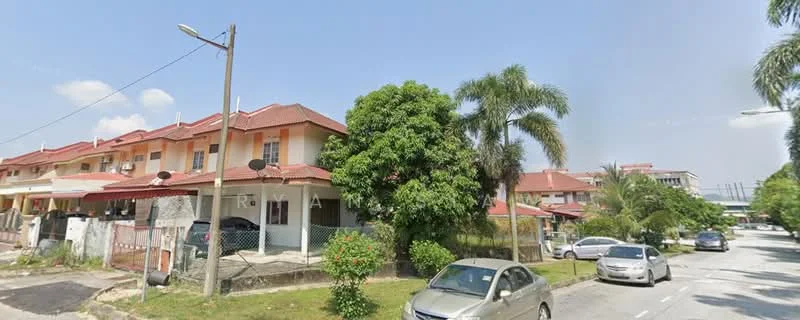 Exterior type: linked terrace house; features: two-storey linked terrace house, red pitched tile roof, cream painted facade, greenery with palm trees, manicured lawn, driveway with interlocking pavers, fenced front yard, street view with parked cars; style: modern.