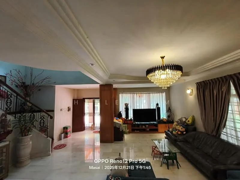 Living features: marble flooring, chandelier, sofa in dark leather, coffee table, TV console, wall-mounted TV, decorative plants, curtains in beige, feature wall with wooden paneling, staircase with wooden railing, area rug, built-in shelving unit; style: contemporary.