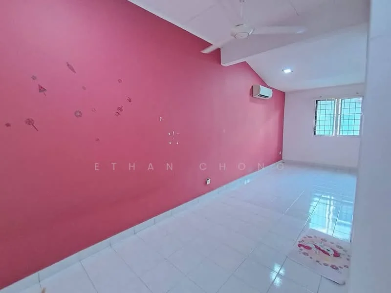 Room features: pink accent wall, white painted walls, glossy white tile flooring, 1 wall-mounted split AC, ceiling fan, 2 windows with grilles, light fixture in ceiling, decorative wall decals; style: modern.