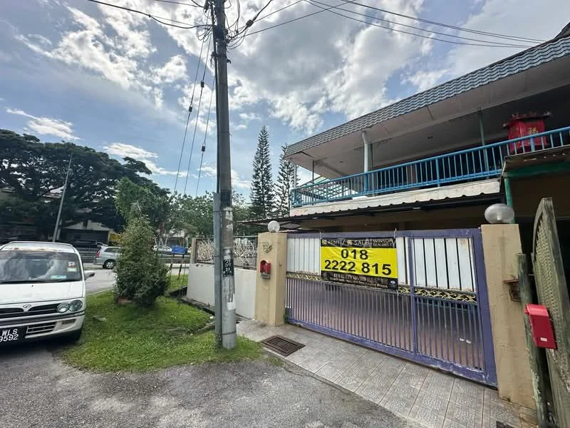 Exterior type: semi-detached house; features: two-storey building, blue tiled roof, purple gate, white painted facade, manicured lawn, paved driveway, surrounded by greenery, visible power lines, street view, front porch area; style: modern.