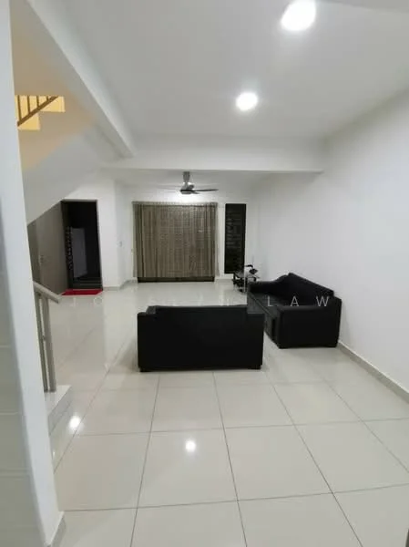 Living features: white painted walls, polished ceramic tile flooring, 5-blade ceiling fan with light, sofa in black fabric, coffee table, curtains in neutral color, recessed downlights, open layout; style: modern.