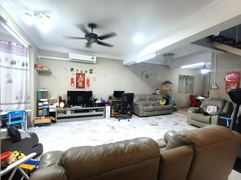 Living features: marble tile flooring, grey painted walls, 5-blade ceiling fan with light, wall-mounted TV, TV console, 2-seater leather sofa, 3-seater fabric sofa in beige, decorative wall art, recessed downlights, open shelving, area rug with geometric pattern, window with sheer curtains; style: contemporary.