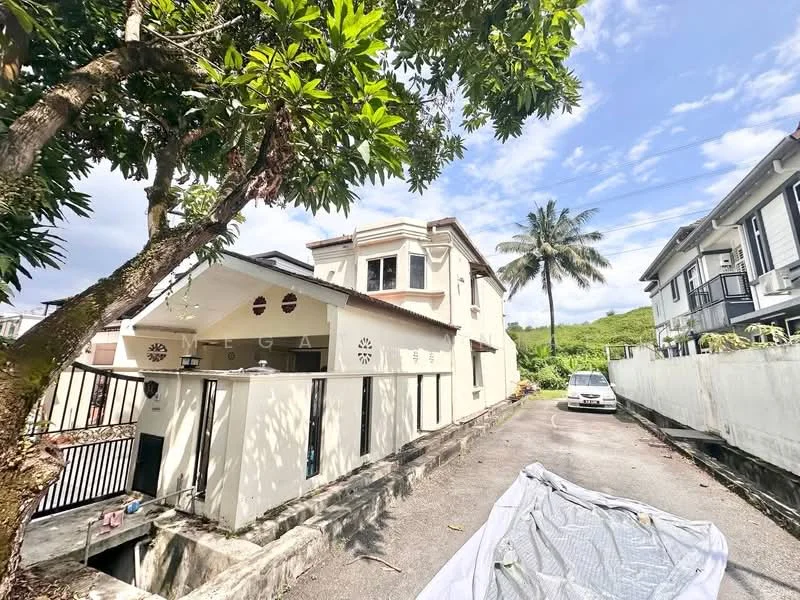 Exterior type: semi-detached house; features: white painted facade, two-storey structure, gabled roof, palm tree in front yard, manicured landscaping, driveway with gravel surface, fenced perimeter, balcony on upper floor, windows with grills, car parked in driveway; style: modern.