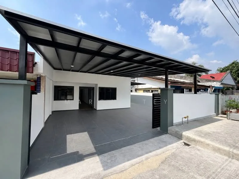 Exterior type: detached bungalow; features: flat roof, white painted facade, grey tiled flooring, black metal frame structure, large windows, manicured lawn, paved driveway, surrounded by residential buildings, outdoor space with potential for landscaping; style: modern.