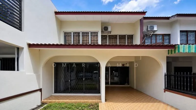 Exterior type: linked terrace house; features: white painted facade, flat roof, arched entrance, paved walkway, manicured lawn, air conditioning unit visible, satellite dish, security grilles on windows, balcony with railing, green awning; style: modern.