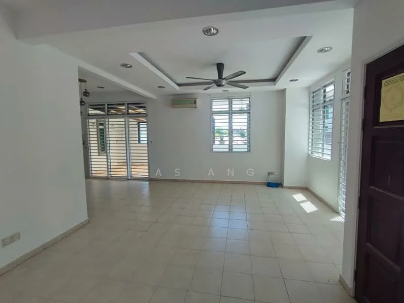 Living features: white painted walls, tile flooring, 5-blade ceiling fan with light, recessed downlights, floor-to-ceiling windows, sliding glass door, window with horizontal slats, air conditioning unit; style: modern; view: garden.