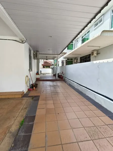 Exterior type: linked terrace house; features: tiled flooring, white painted walls, covered walkway, exposed concrete wall, outdoor space, air conditioning unit, garden hose, planters, wooden decking, lighting fixtures; style: modern.