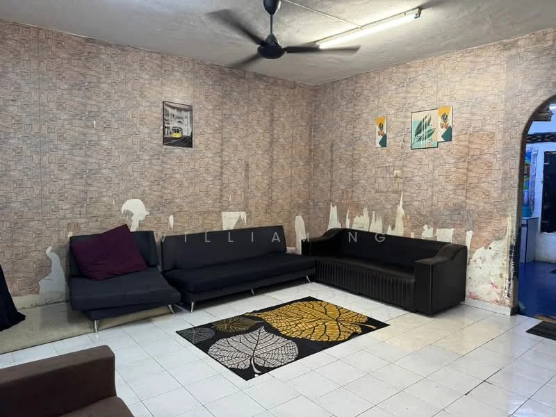 Living features: grey fabric 3-seater sofa, black fabric 2-seater sofa, white tiled flooring, textured wallpaper with floral pattern, ceiling fan, framed artwork on walls, area rug with leaf pattern, wall-mounted light fixture; style: traditional.