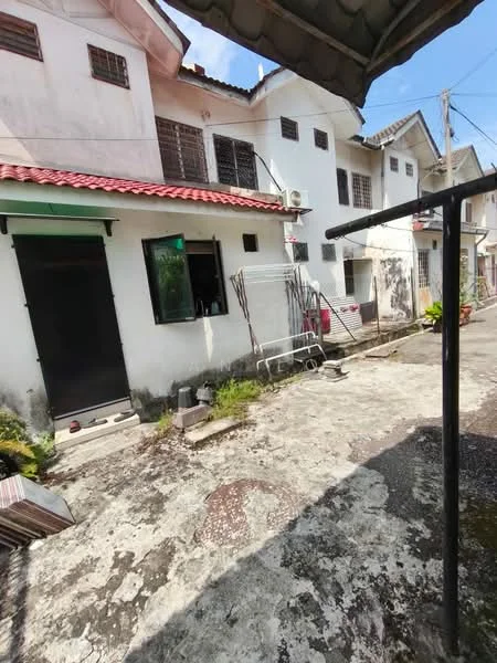 Exterior type: linked terrace house; features: white painted facade, red tiled roof, single-storey, concrete walkway, outdoor air conditioning unit, manicured plants, visible laundry rack, paved outdoor area; style: traditional.