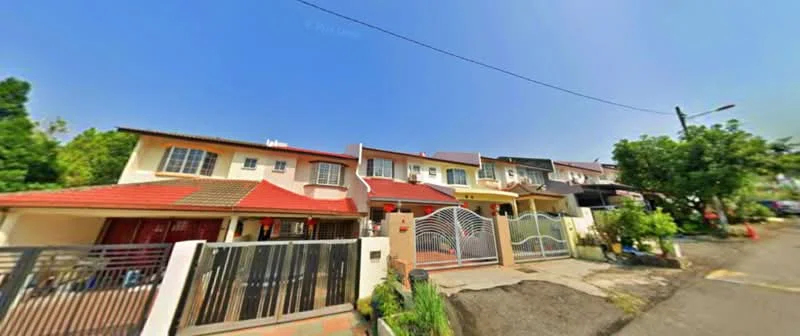 Exterior type: linked terrace house; features: red tiled roof, cream painted facade, metal gate with decorative design, front porch area, driveway, manicured lawn, surrounded by greenery, two-storey structure, multiple windows, street view, adjacent houses, clear blue sky; style: modern.