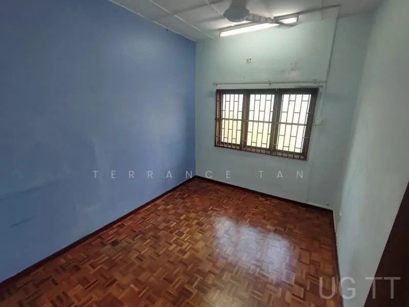Room features: blue painted walls, parquet wood flooring, ceiling fan, window with grille, natural light from window.