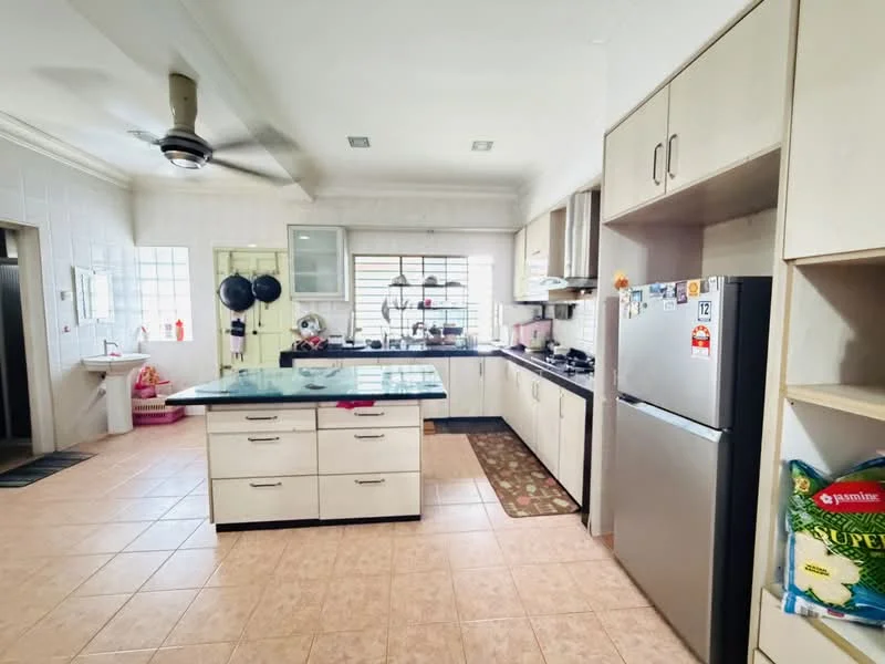 Kitchen features: L-shaped kitchen layout, white cabinetry with flat-panel doors, black countertop, stainless-steel fridge, built-in oven, 4-burner gas hob, double-bowl stainless-steel sink, chrome pull-down faucet, tile flooring, ceiling fan, window with grid design, kitchen island with storage, wall-mounted cabinets, decorative rug; style: modern.