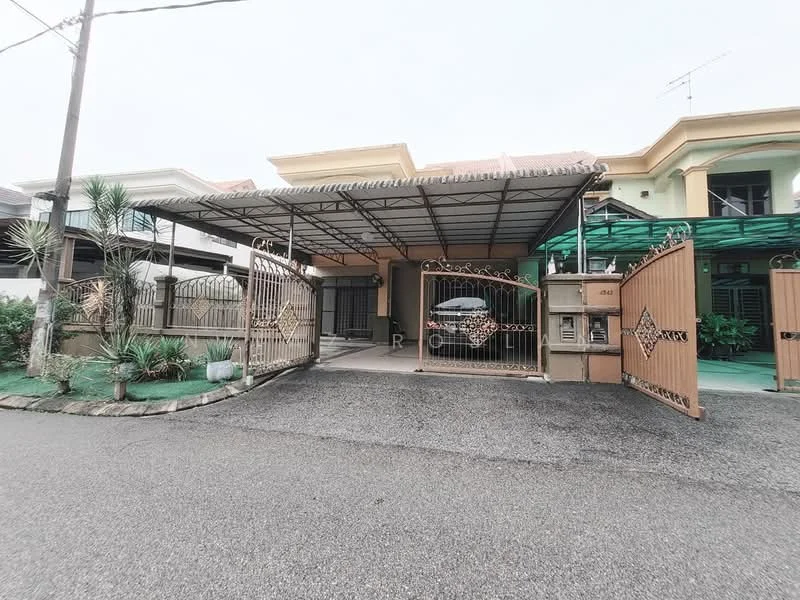 Exterior type: linked terrace house; features: gated entrance, metal gate with decorative design, car porch with awning, paved driveway, manicured landscaping, tropical plants, single-storey, surrounded by residential houses; style: modern.