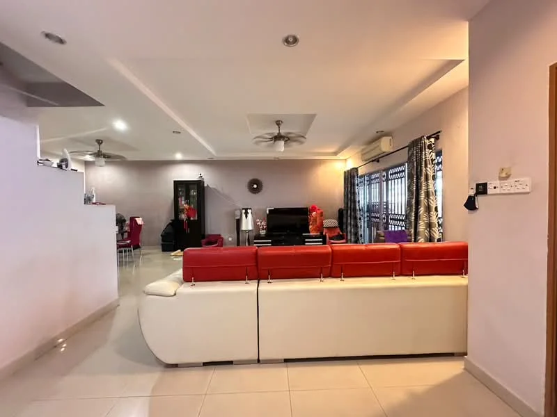 Living features: 3-seater leather sofa in white, 2-seater leather sofa in red, coffee table, wall-mounted TV, entertainment unit, recessed downlights, ceiling fan, tile flooring, light purple painted walls, curtains with floral pattern, decorative wall clock; style: modern.